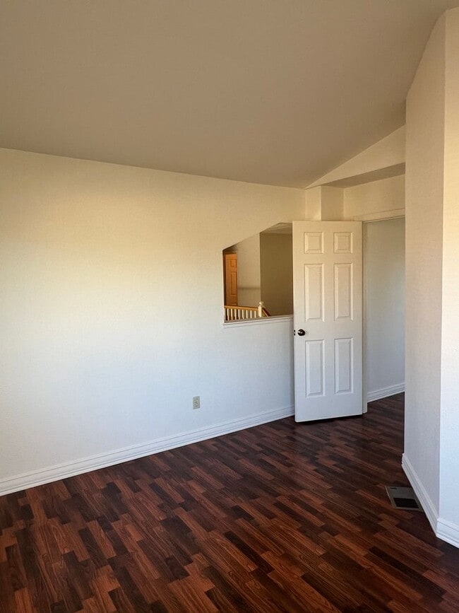 Building Photo - LOVELY 4 BEDROOM HOME IN LAGUNA CREEK!