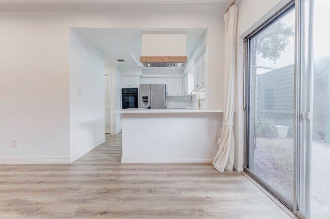 Building Photo - 10720 Briar Forest Dr