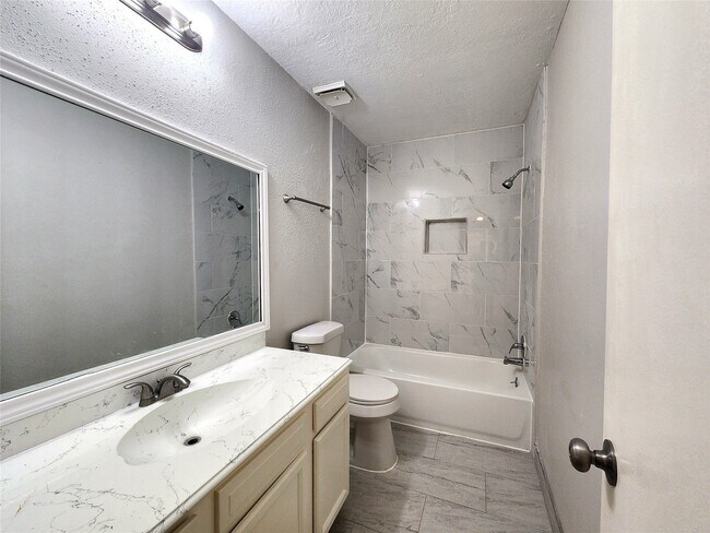 Building Photo - 2314 Stillmeadow Dr