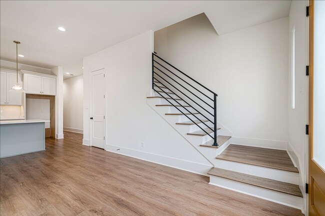 Building Photo - 5472 Park Ave
