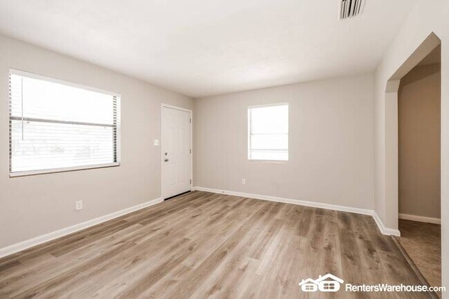 Building Photo - Gem of a home in Arlington