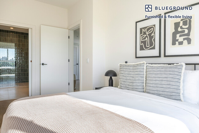 Building Photo - 611 N Virgil Ave