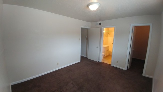 Building Photo - Great Size 1 Bedroom 1 Bath Available Now !!!