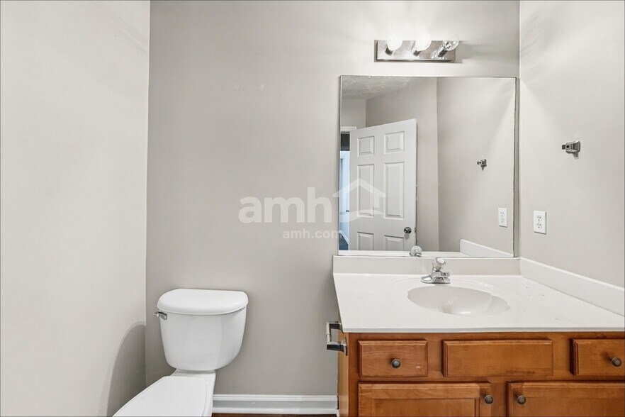 Building Photo - 1558 Great Shoals Cir