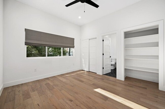 Building Photo - 5212 Huisache St