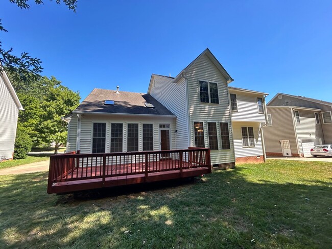 Building Photo - Beautiful 4 Bedroom, 2.5 Bathroom Home in ...