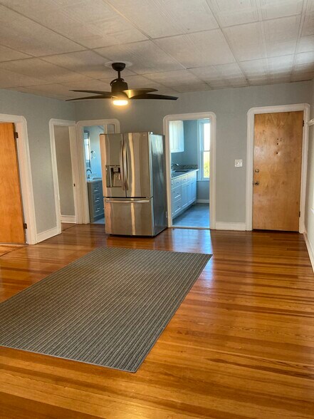 Primary Photo - 56 Howland St