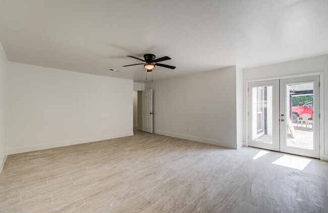 Building Photo - 494 Brandon Rd