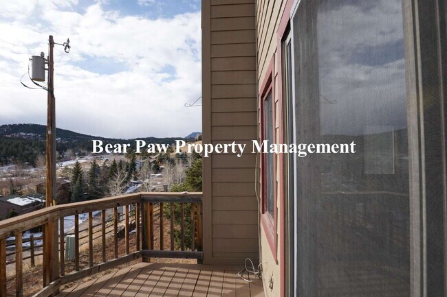 Building Photo - Cute Condo in North Evergreen!