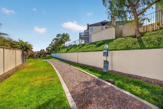 Building Photo - Elegant Summer Rental in Carmel Valley | Fully Furnished