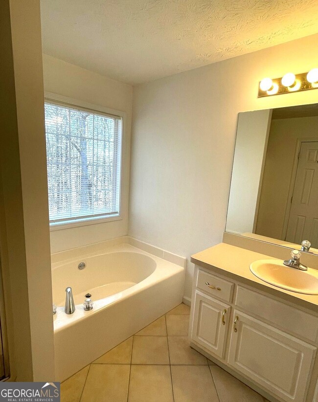 Building Photo - 30 Spring Valley Cove