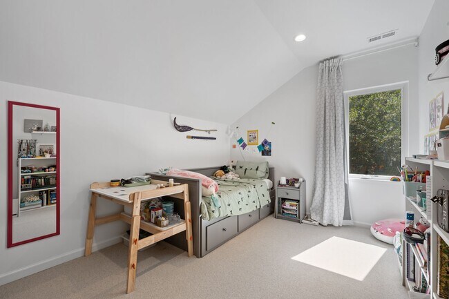 Building Photo - Beautiful Home in the Desirable Bel Arbor Community!