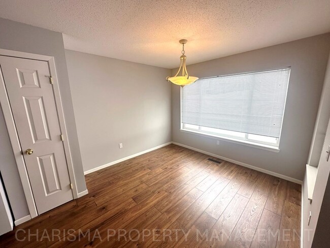 Building Photo - WALK IN LEVEL 2 BD, 1 BA CONDO WITH WOOD F...