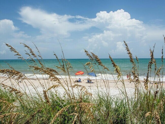 Building Photo - 826 Middleton Dr SW