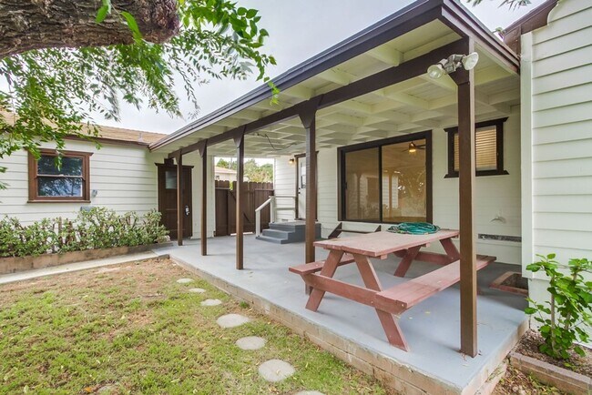 Building Photo - Charming Fully Remodeled 3-Bedroom Home in...