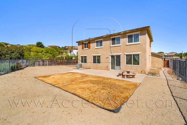 Building Photo - Spacious 4 Bed + Loft Home with 3-Car Garage in Lake Elsinore