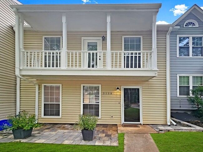 Building Photo - COMING SOON: Beautifully Updated 2/2.5 Townhome Near Truist Park