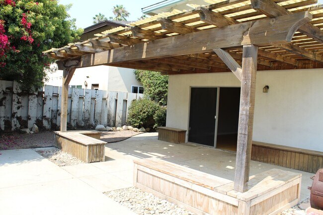 Building Photo - 2593bay