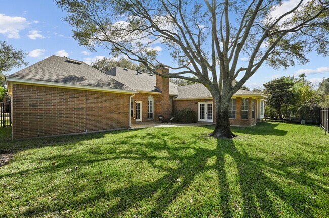 Building Photo - 1122 Wellshire Dr