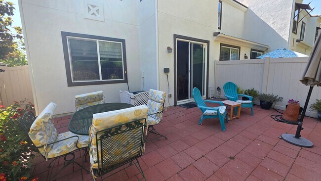 Building Photo - GORGEOUS TOWNHOME IN THE HEART OF SOUTH TEMECULA!