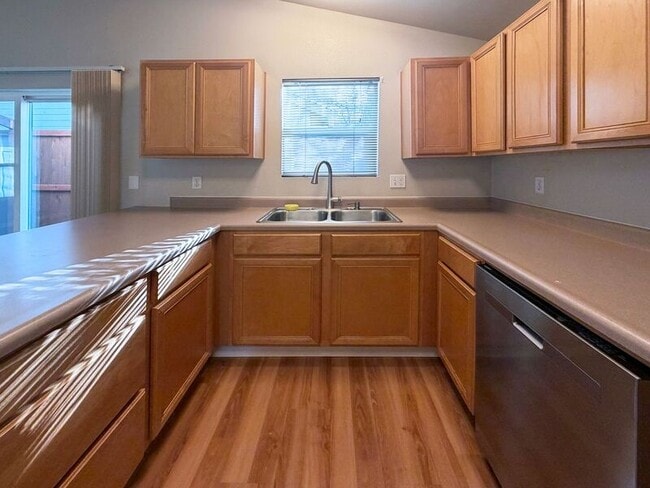 Building Photo - 573 Hanover St