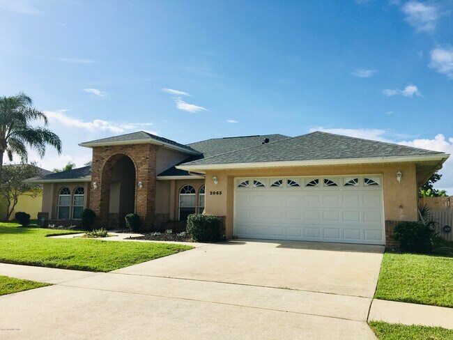 Building Photo - 2065 Thistle Dr