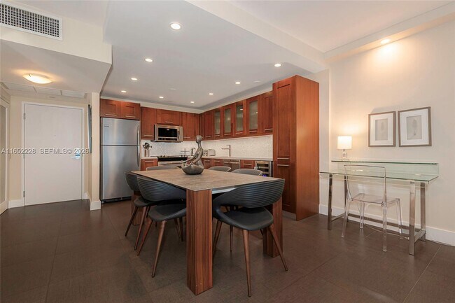 Building Photo - 2301 Collins Ave