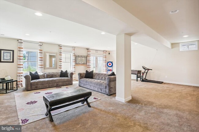 Building Photo - 14025 Godwit St