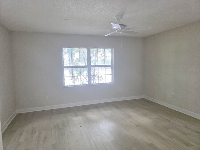Building Photo - 11456 W Bayshore Dr