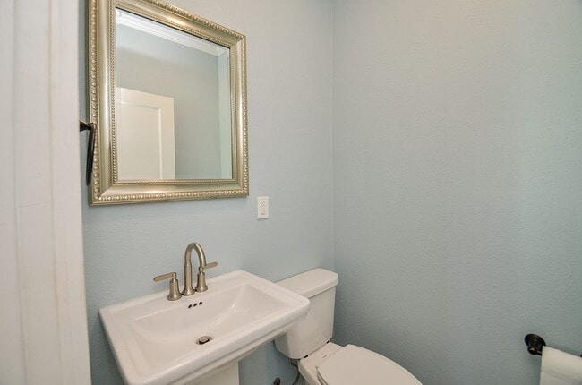 Building Photo - 803 Austin St