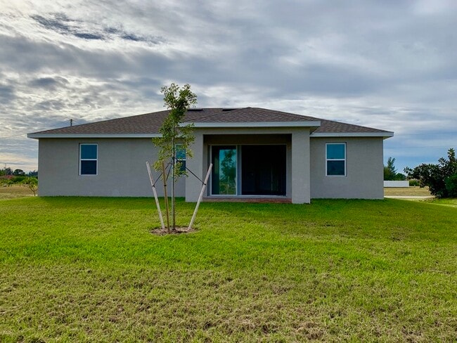 Building Photo - NW Cape Coral Single Family Home