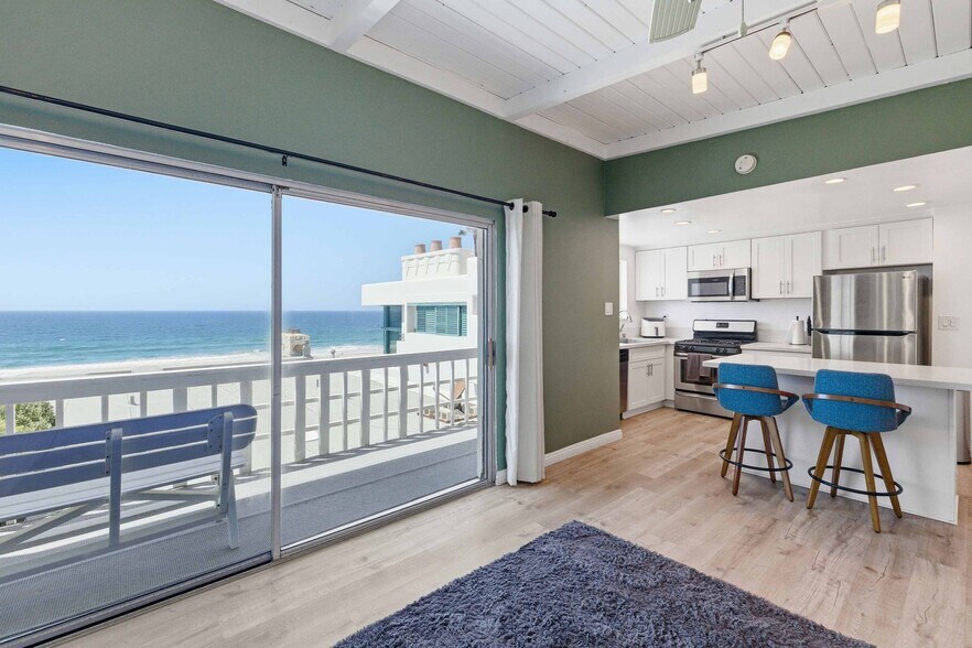 Building Photo - 3105 Ocean Dr