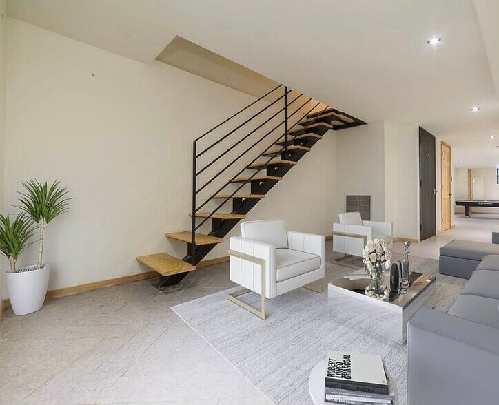 Primary Photo - 208 Starr St