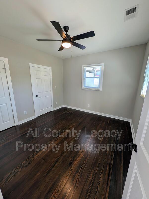 Building Photo - 940 Martin St SE