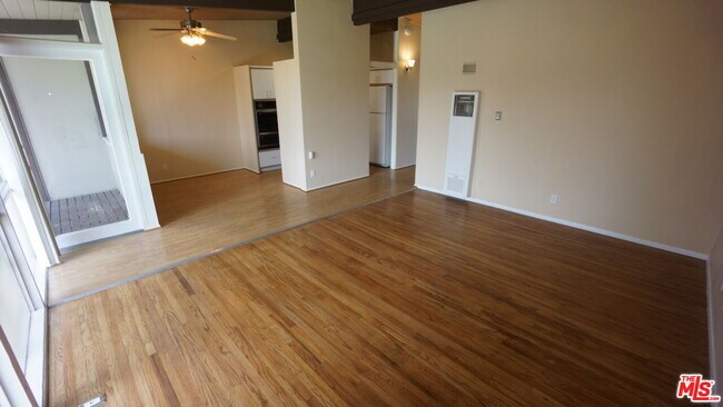 Building Photo - 11133 ROSE Ave