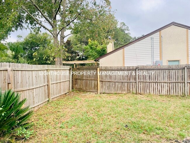 Building Photo - 2 Bed/2 Bath Single Story Townhome with At...