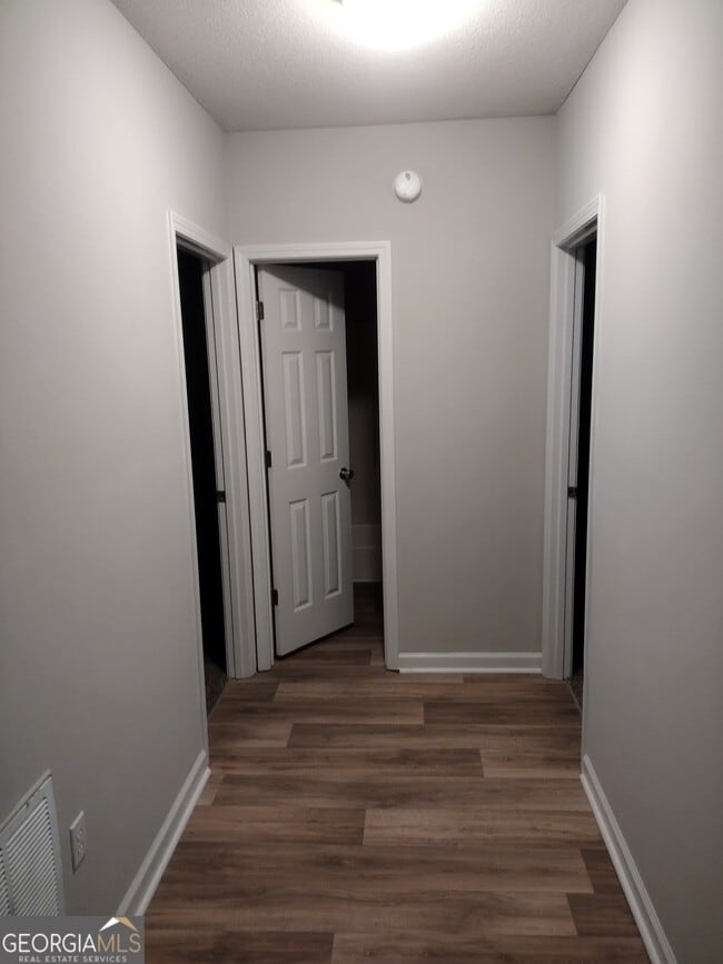 Building Photo - 1931 Karen Cir