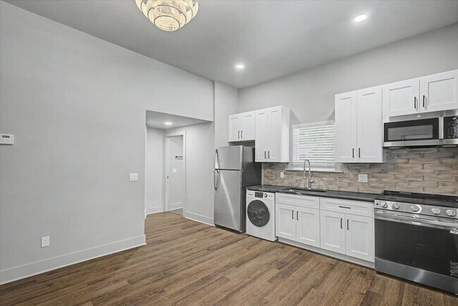 Building Photo - Completely redone 1 bedroom - move in special