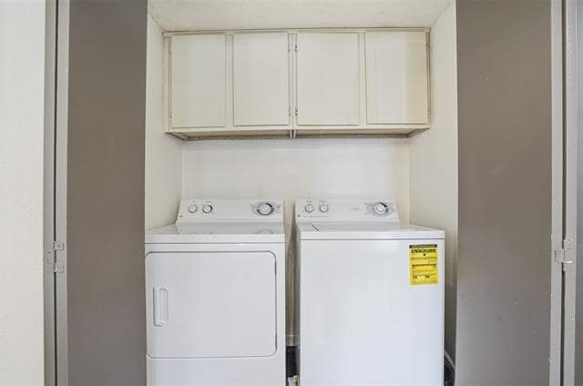 Building Photo - 9520 Royal Ln