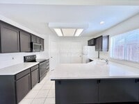 Building Photo - 6535 N Vista Ave