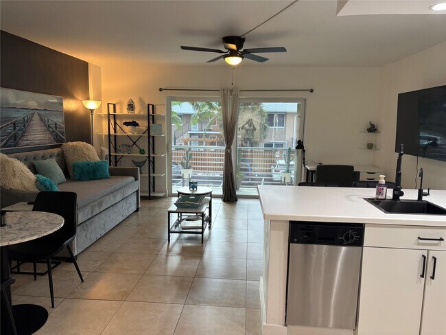 Building Photo - 2900 NE 30th St