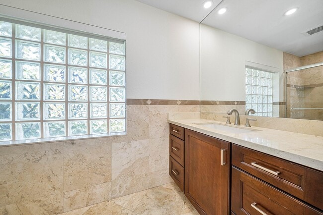 Building Photo - 1061 NW 3rd St