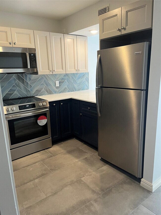 Building Photo - 9440 Live Oak Pl