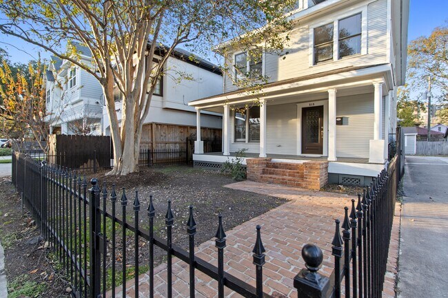 Brick pedestrian walkway and 3 steps to big front porch, which accommodates big outdoor furniture - 515 W 17th St