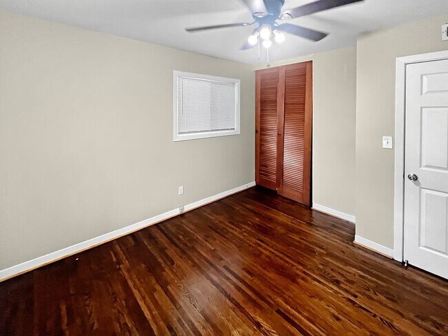 Building Photo - 244 E Haven Dr