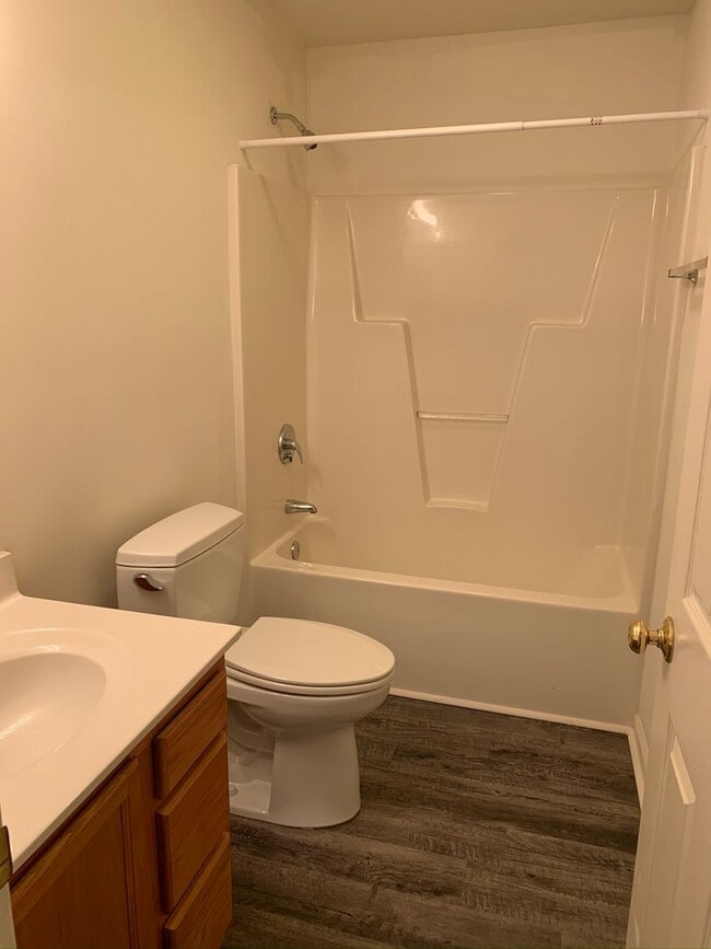 Building Photo - 132 Springwood Ln