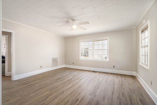 Building Photo - 617 W Garrison Blvd