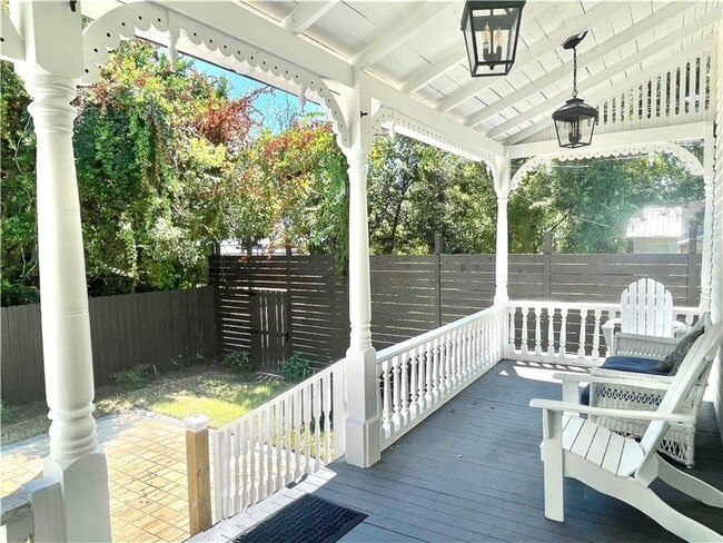 Building Photo - 1915 Union St