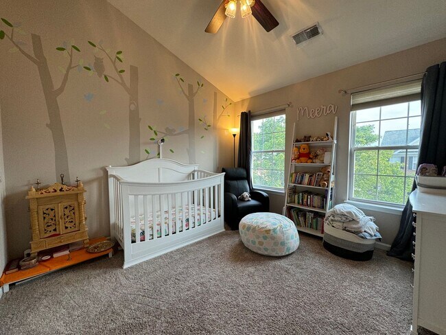 Building Photo - Stunning 3 Bed 3.5 Bath Brick Colonial End-Unit Townhome In Vibrant Kingstowne Community