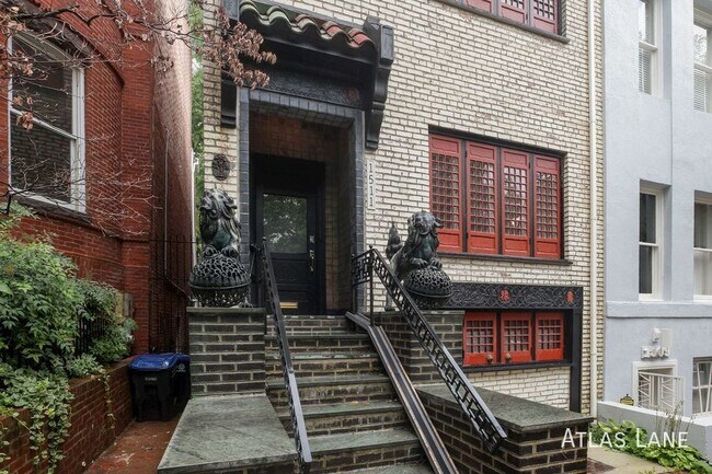 Building Photo - Professionally Managed & Recently Renovate...